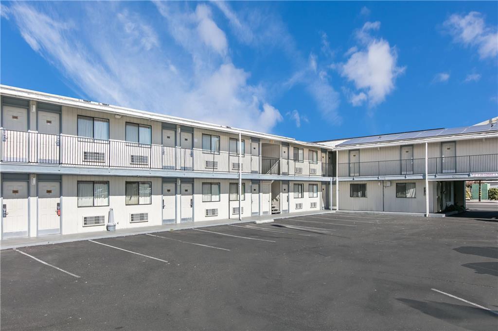Super 8 By Wyndham Bishop Exterior foto