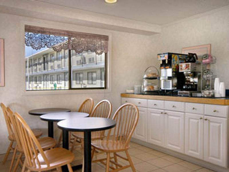 Super 8 By Wyndham Bishop Exterior foto